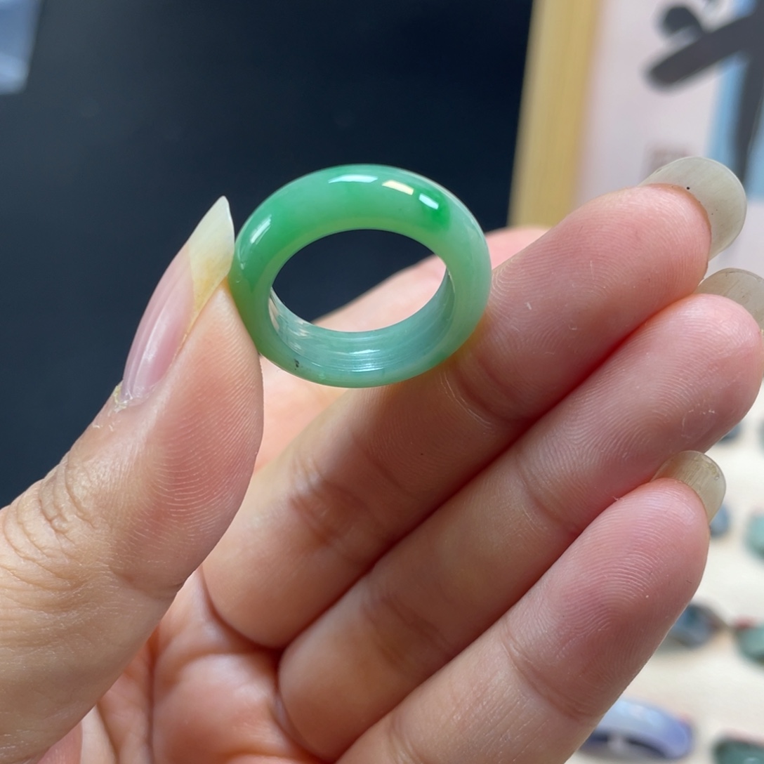 翡翠未镶嵌戒圈绿 11