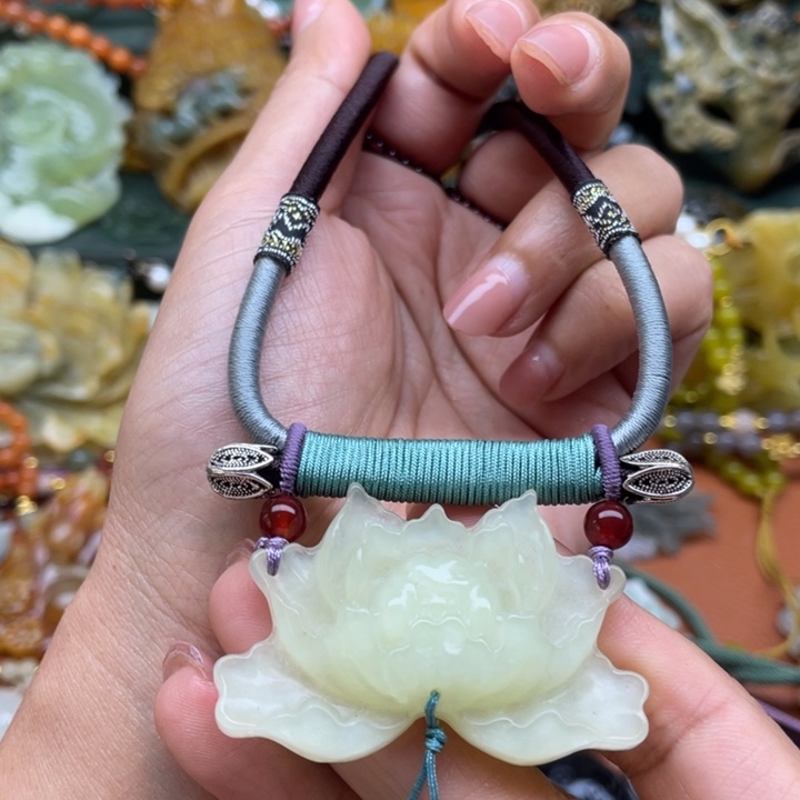 蛇纹石玉未镶嵌吊坠