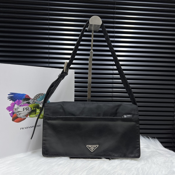 95新/普拉达/市场价17800/包包/250320XZ0032