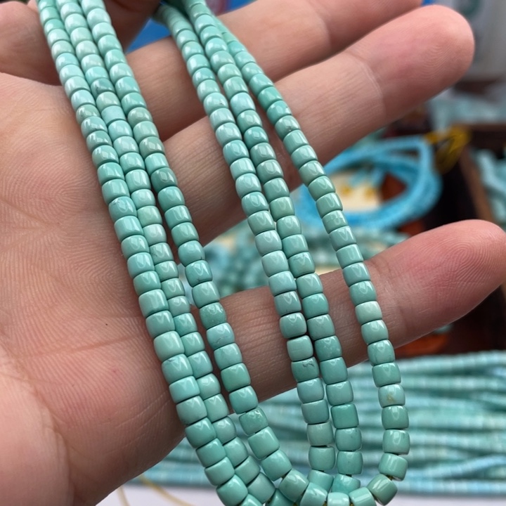 绿松石颈饰未镶嵌