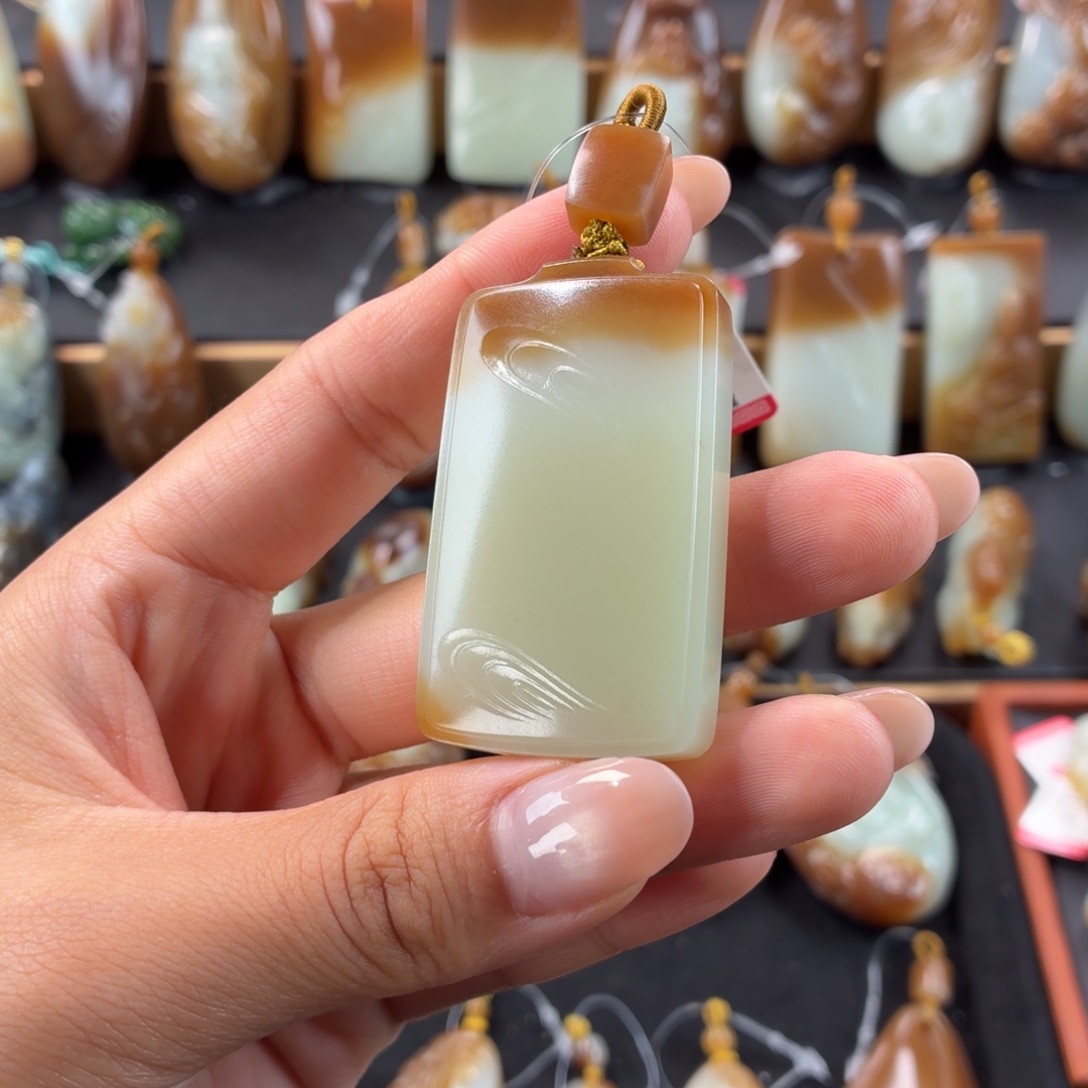 和田玉（糖玉）未镶嵌颈饰