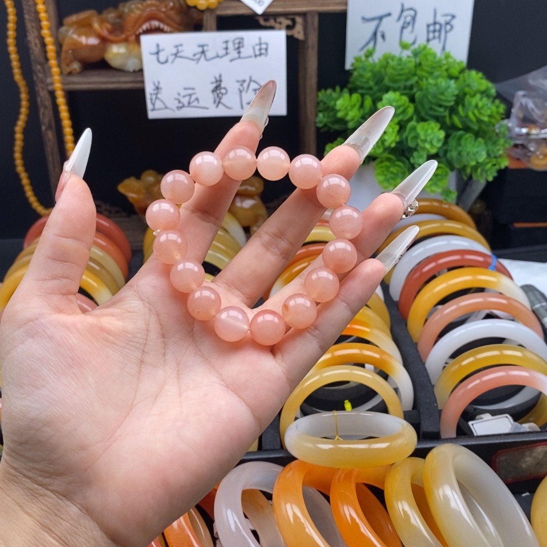 未镶嵌石英质玉（黄龙玉）手链
