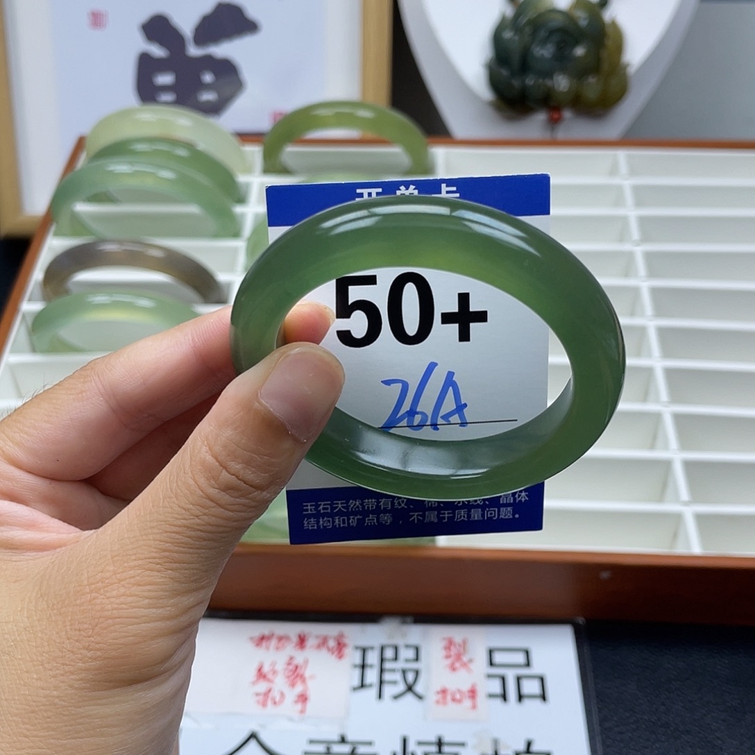 蛇纹石玉未镶嵌手镯