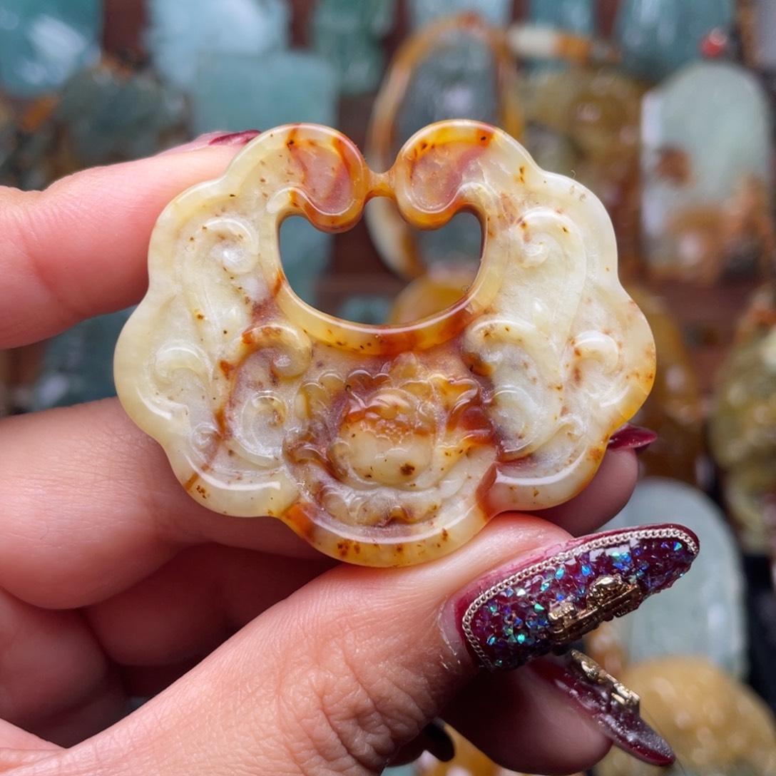 蛇纹石玉颈饰未镶嵌