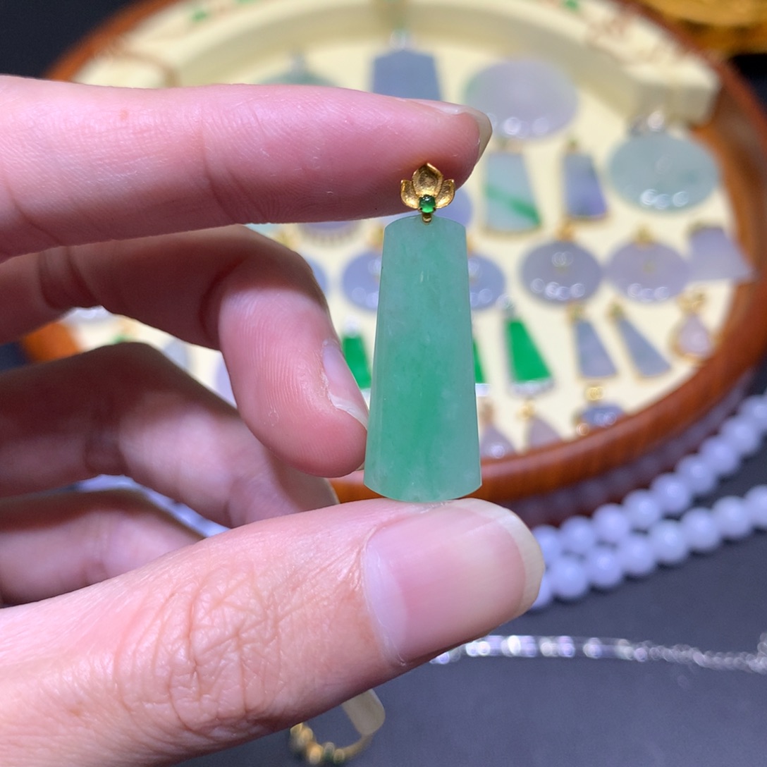 翡翠吊坠(不含链)18K金镶嵌