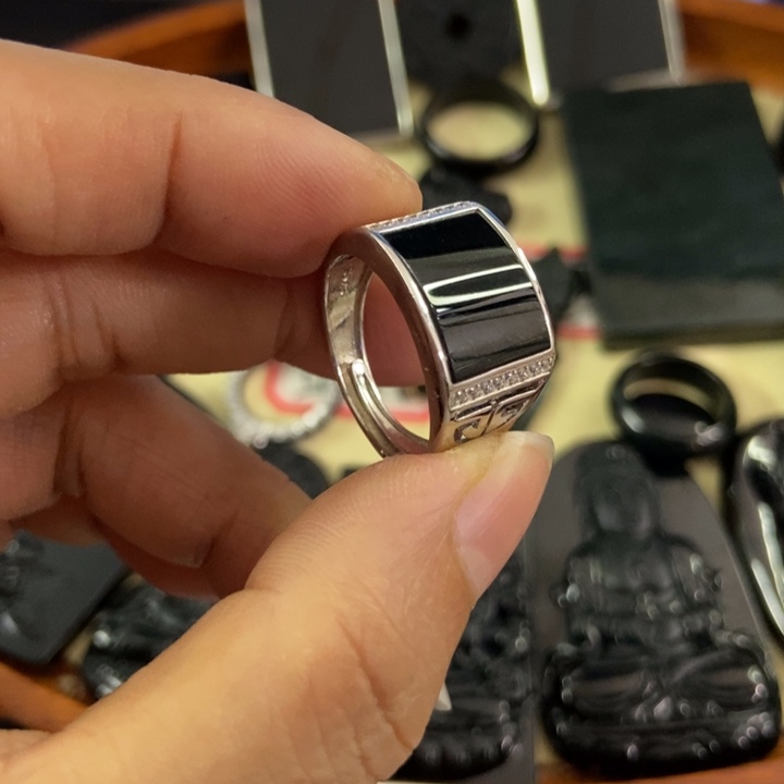 翡翠戒指未镶嵌墨翠