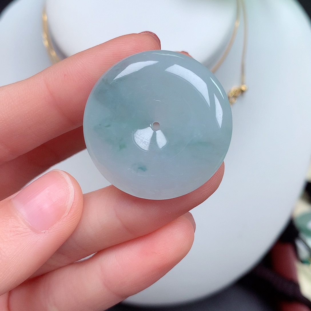 翡翠未镶嵌颈饰平安扣