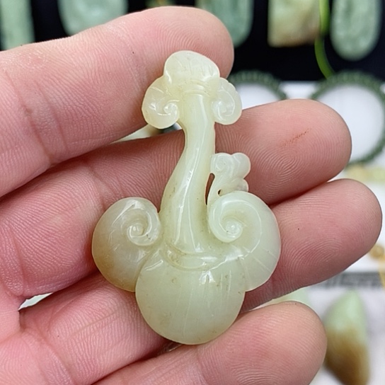 岫岩老玉（透闪石质玉）颈饰未镶嵌