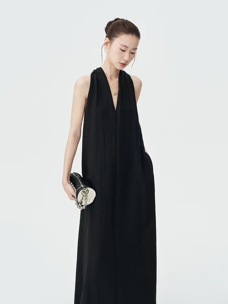 简约挂脖长款连衣裙