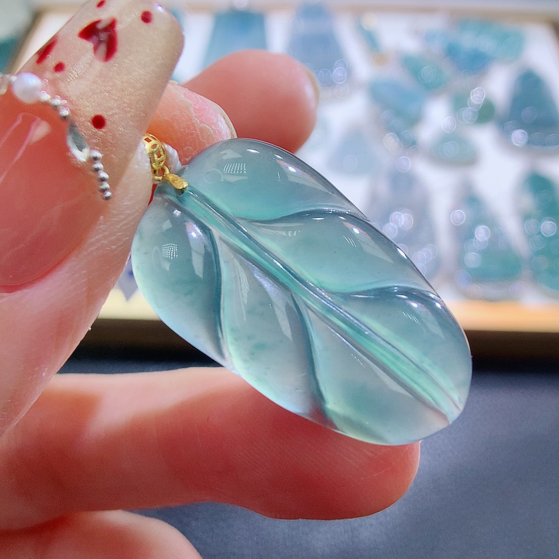 翡翠颈饰18K金镶嵌翡翠