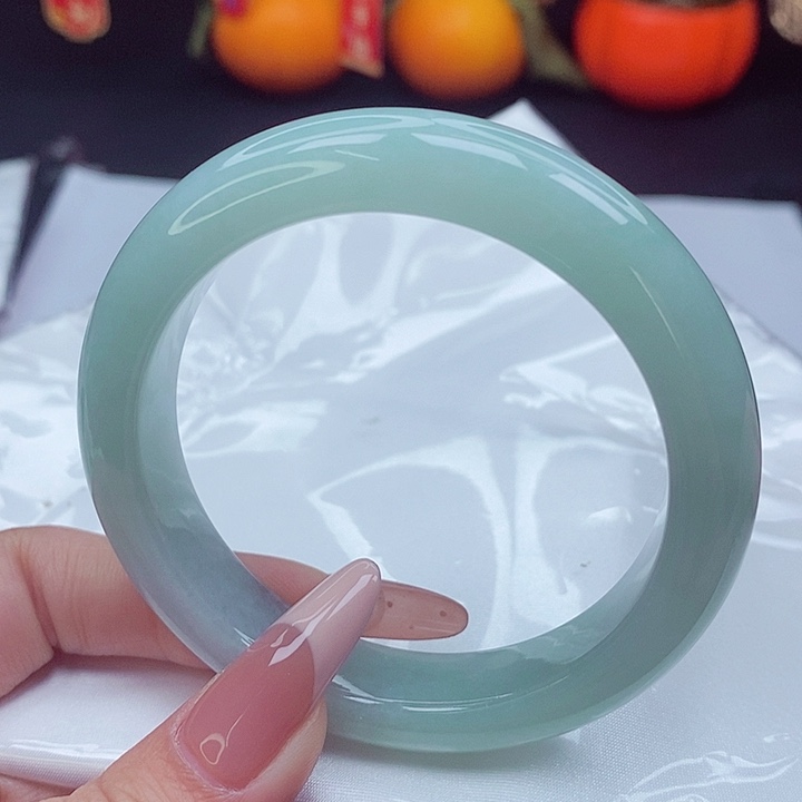 翡翠手镯未镶嵌55圈