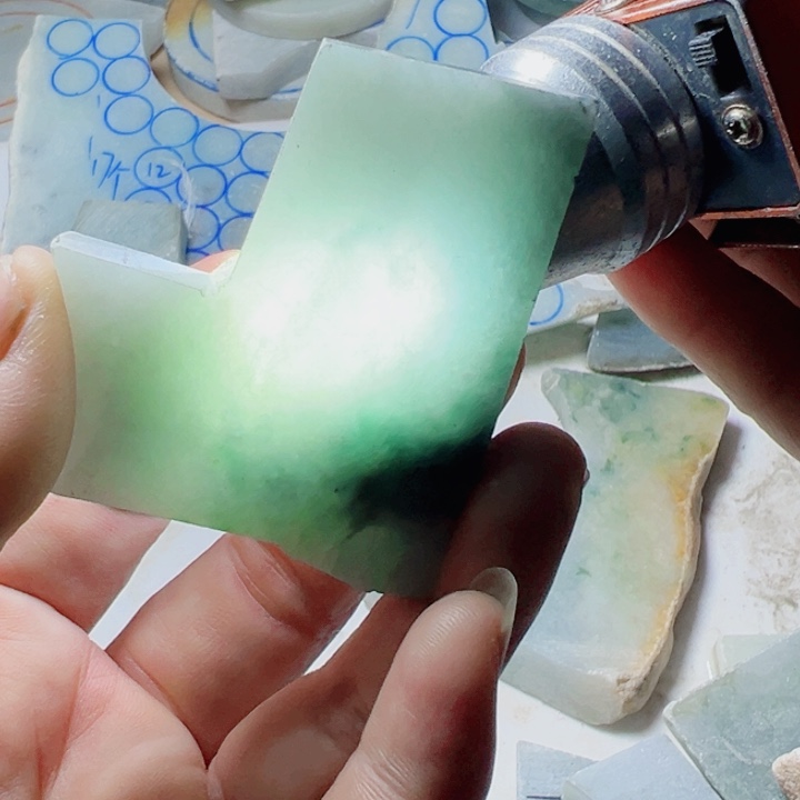 翡翠颈饰未镶嵌翡翠片料