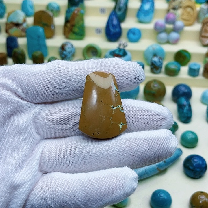 绿松石颈饰未镶嵌