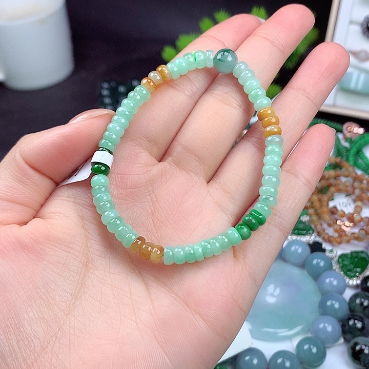 翡翠颈饰未镶嵌手串