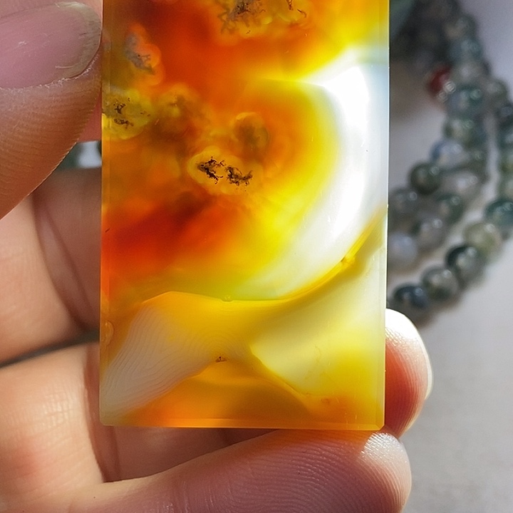 伯***马玛瑙/玉髓未镶嵌颈饰