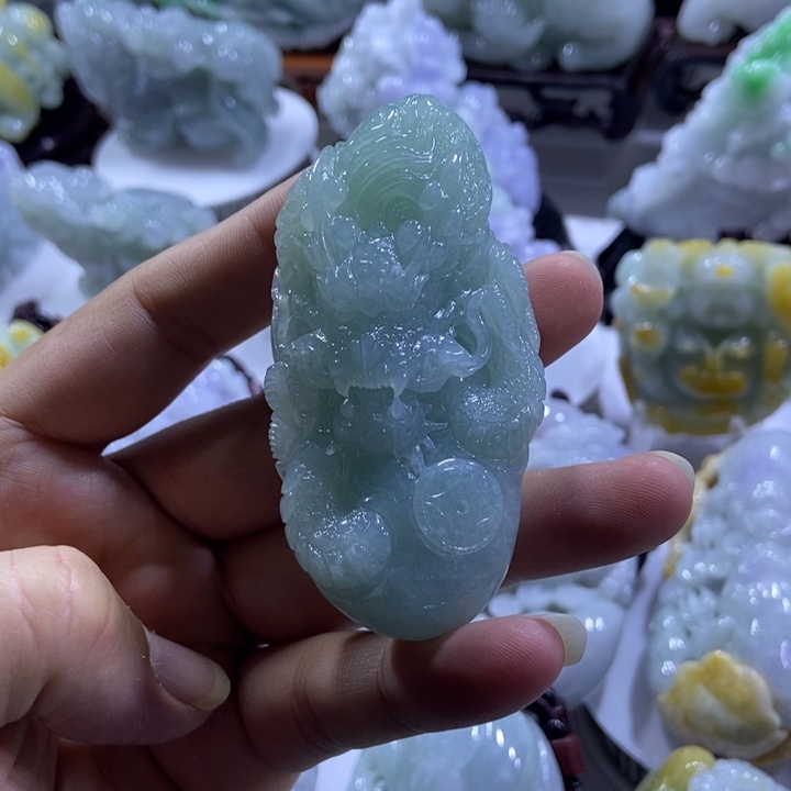 翡翠未镶嵌摆件龙