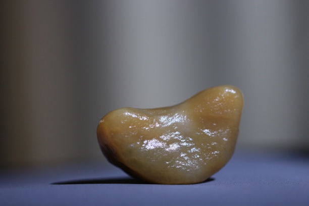 新疆和田玉且末糖玉金元宝随形原石