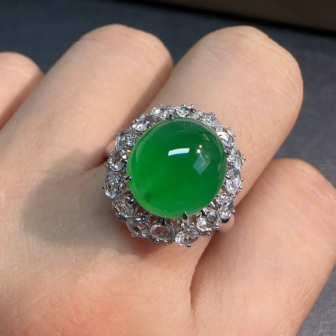 翡翠18K金镶嵌戒指蛋面