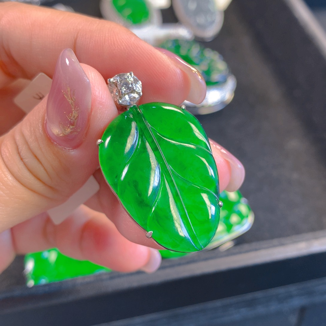 翡翠颈饰银S925镶嵌翡翠