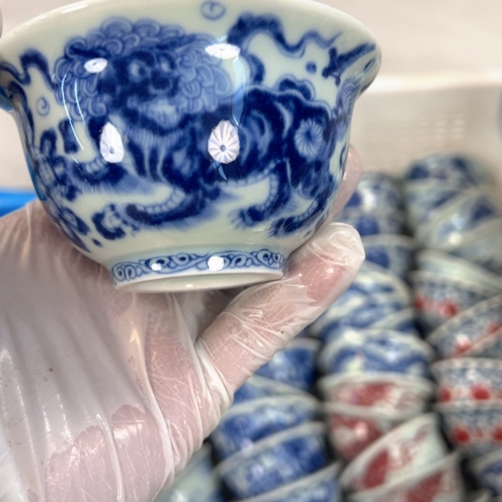 瓷片白青花狮子主人杯全品