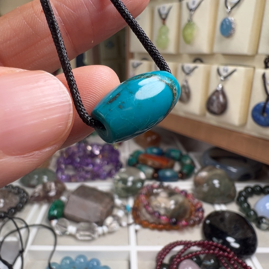 孔雀石未镶嵌颈饰天然硅孔雀石