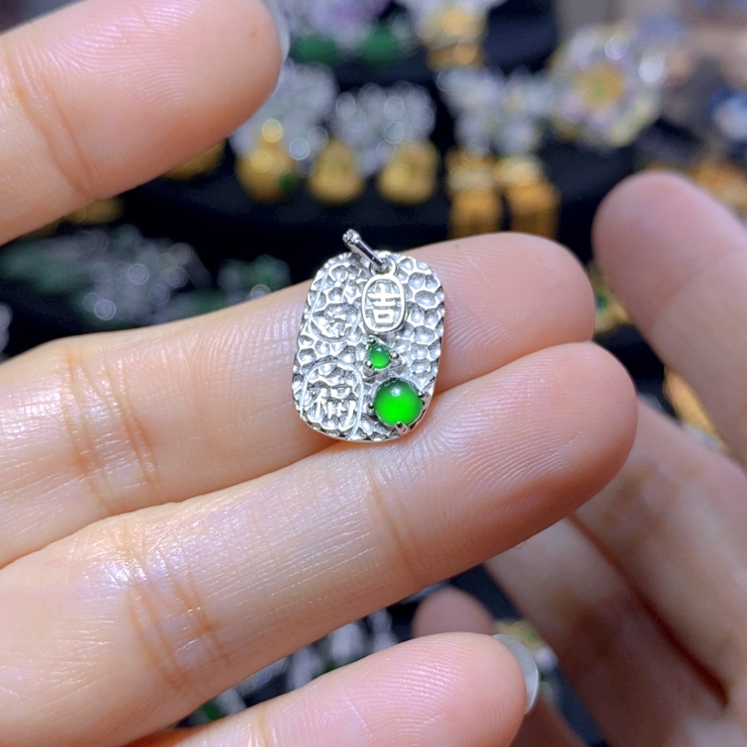 翡翠银S925镶嵌耳钉天然翡翠