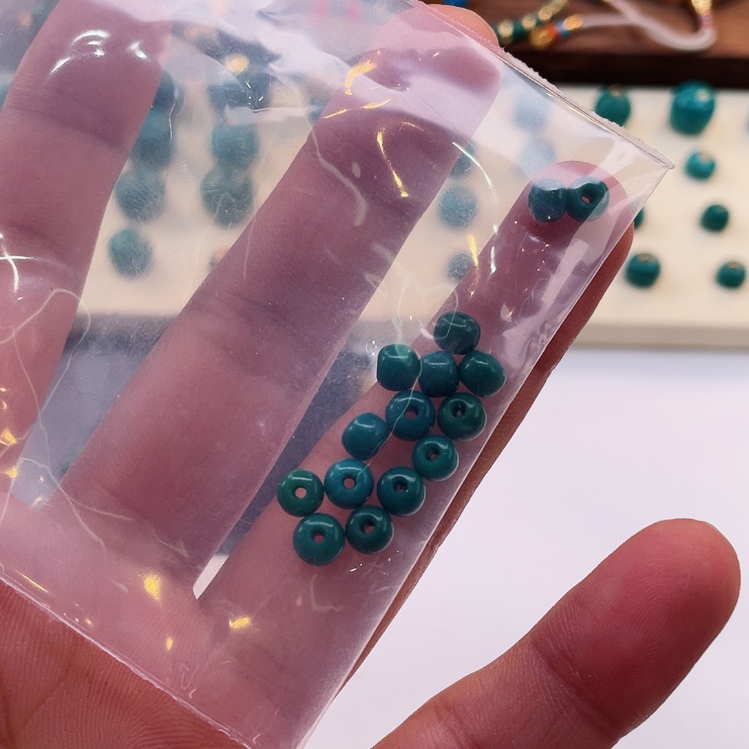 绿松石颈饰未镶嵌