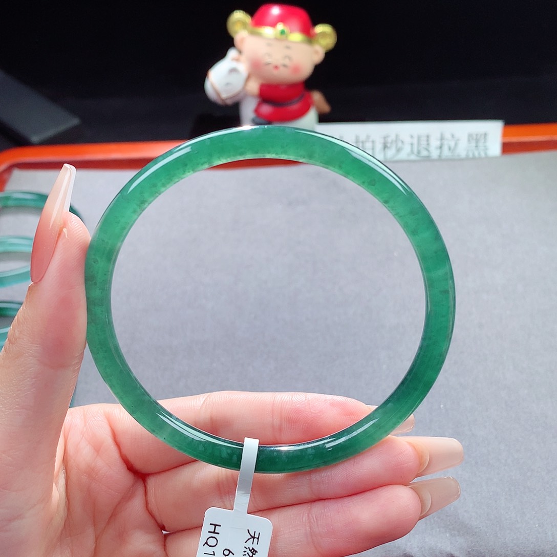 翡翠手镯未镶嵌天然