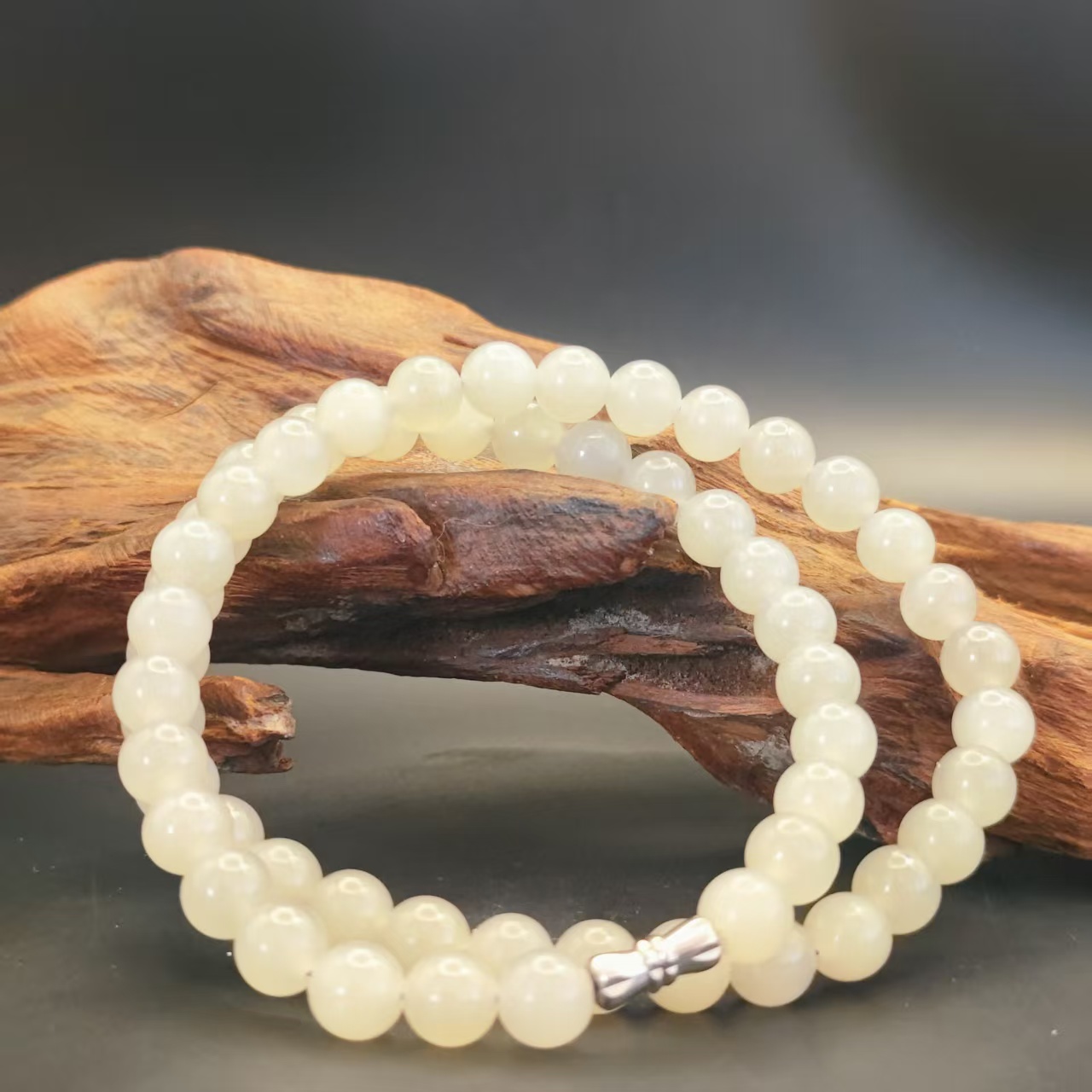 Q和田玉烟紫圆珠项链（卡8）1180