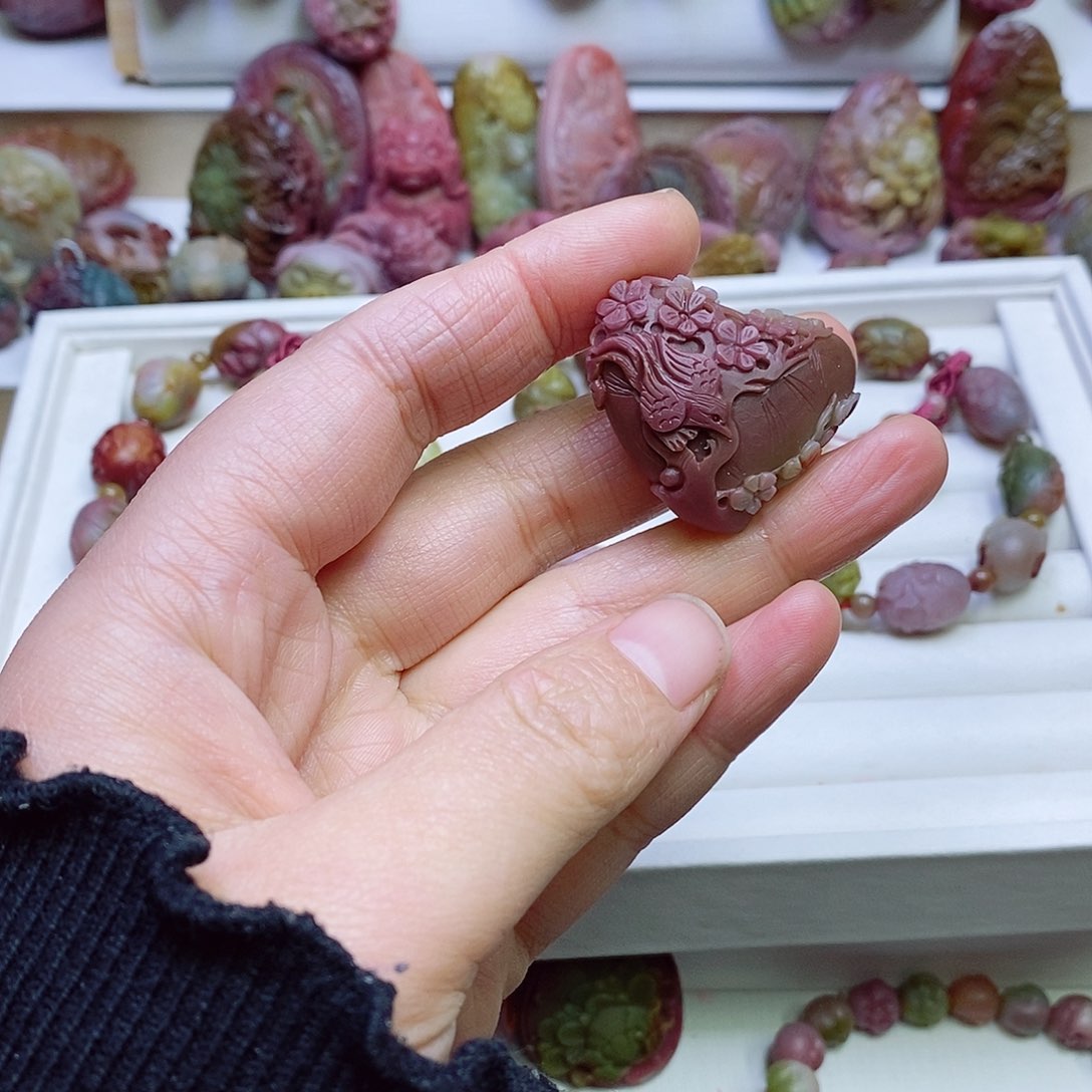 玛瑙/玉髓盐源玛瑙吊坠未镶嵌