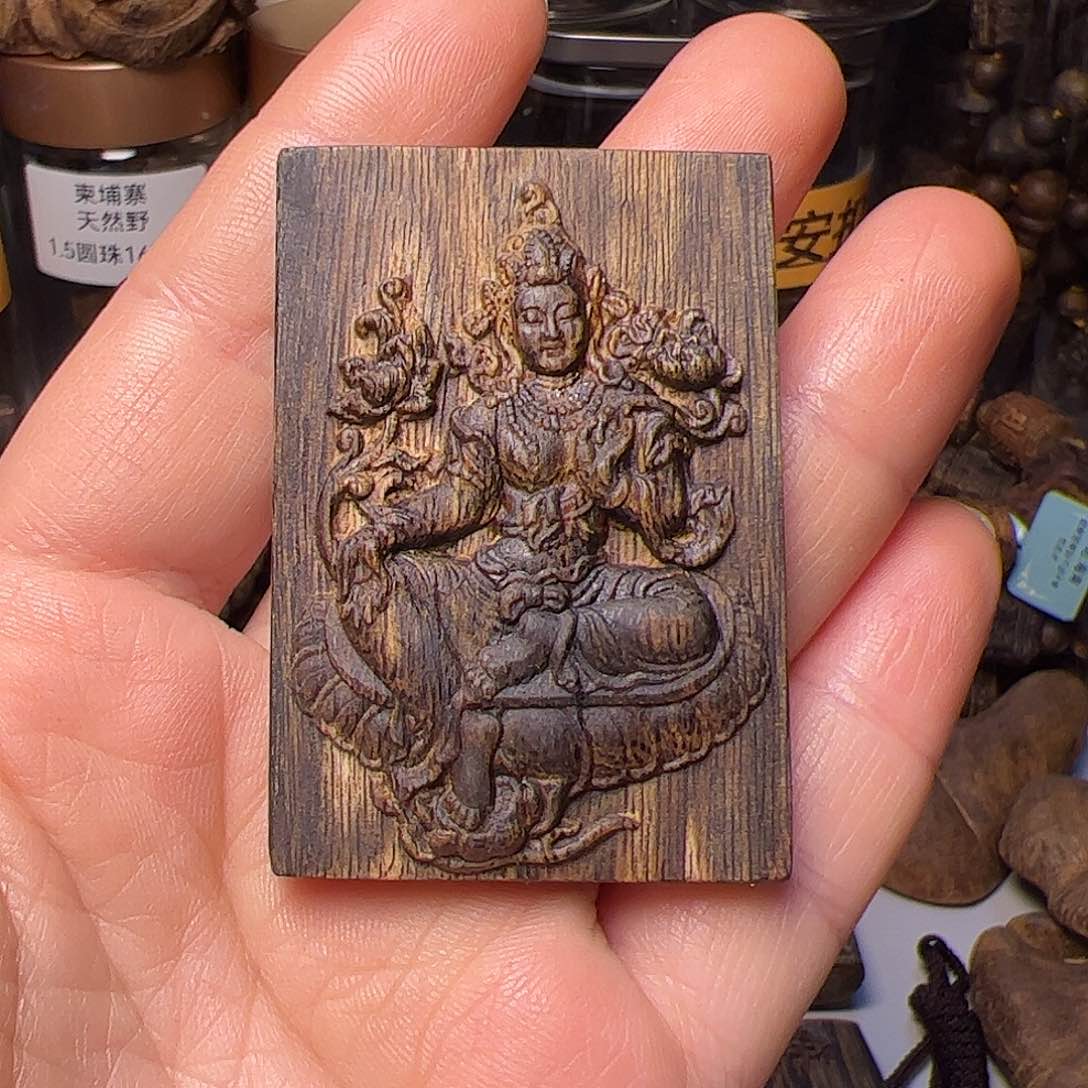 沉香吊坠道**然高端沉水白棋原母树手工雕刻牌16克+