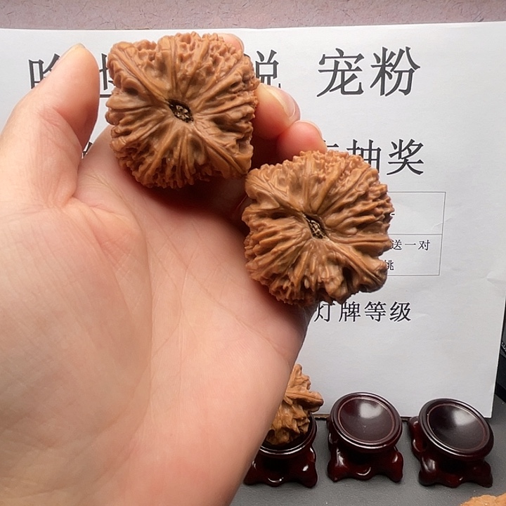 文玩核桃吊坠南疆石