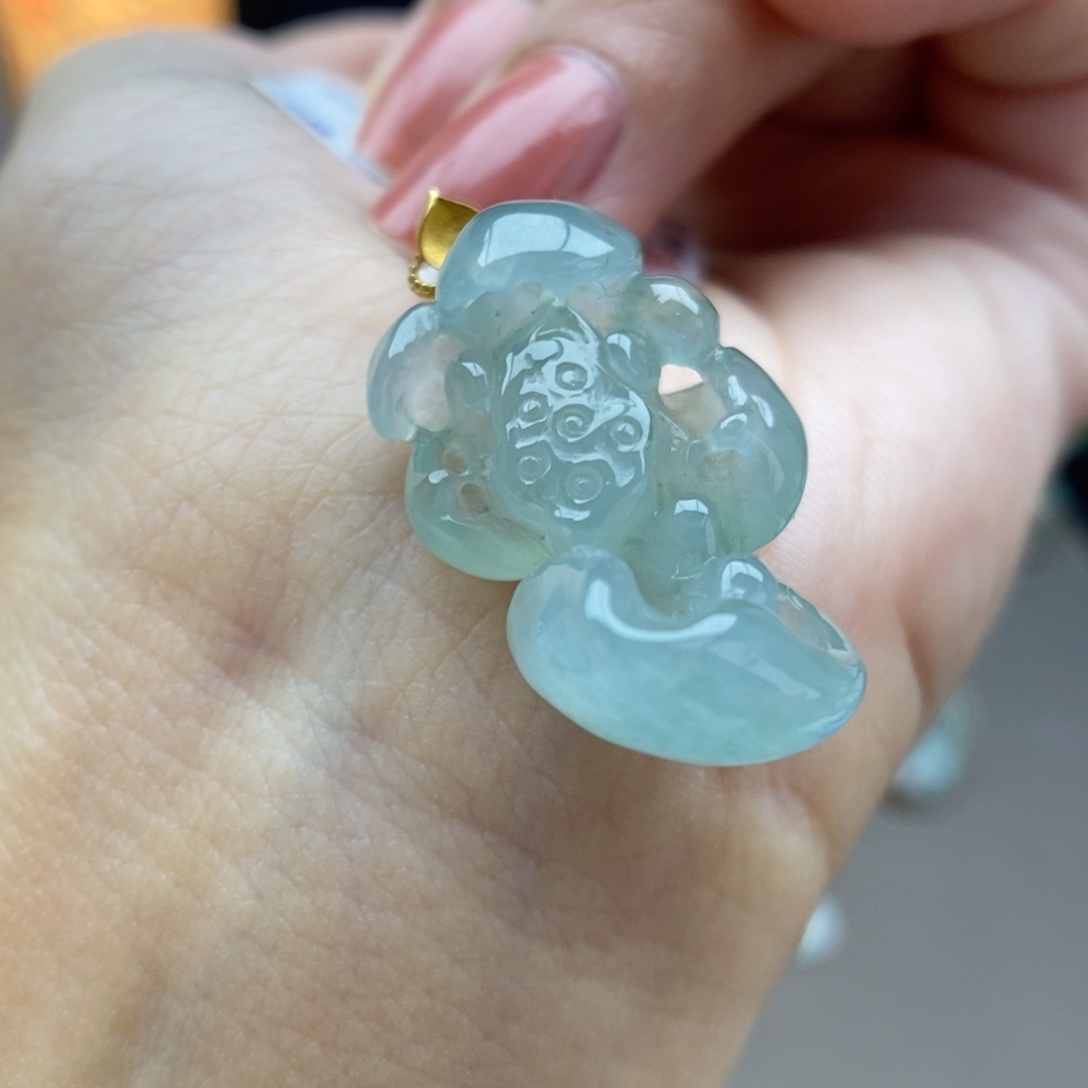 翡翠18K金镶嵌颈饰吊坠107