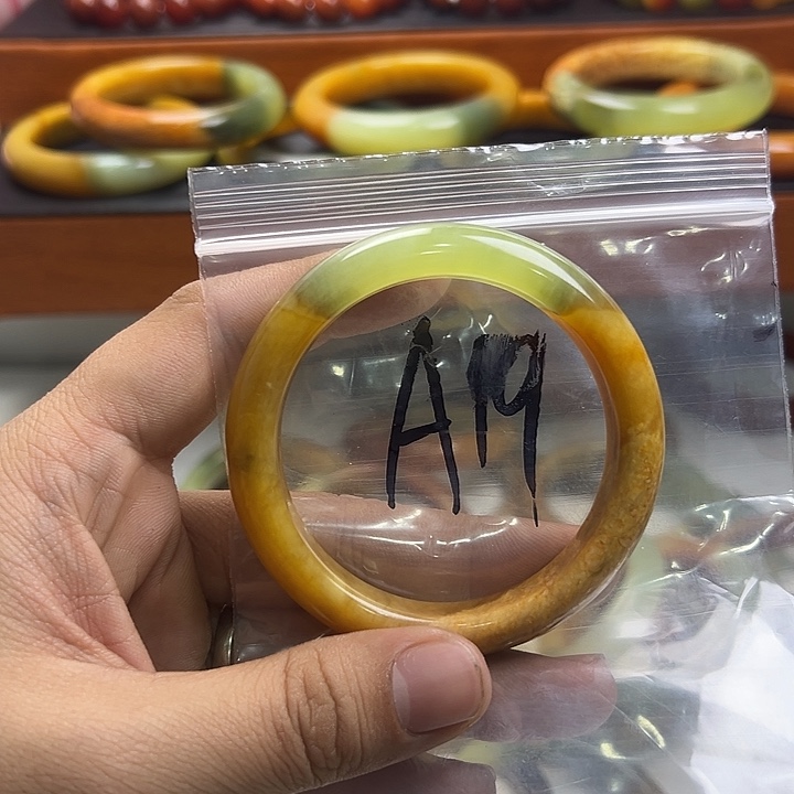 如***k蛇纹石玉合金手镯