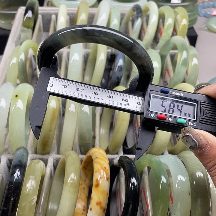 蛇纹石玉未镶嵌手镯209