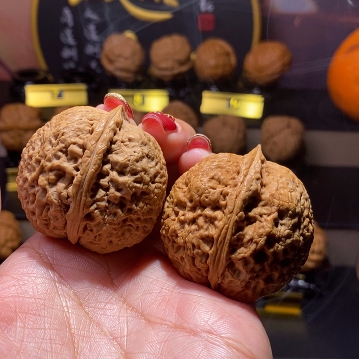 文玩核桃把件密纹铁狮子41+尺