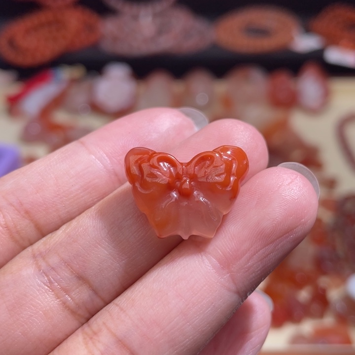 南红玛瑙蝴蝶未镶嵌426