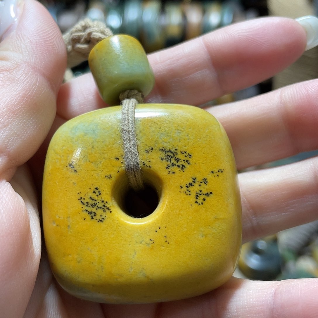 岫岩河磨玉（透闪石质玉）把件未镶嵌