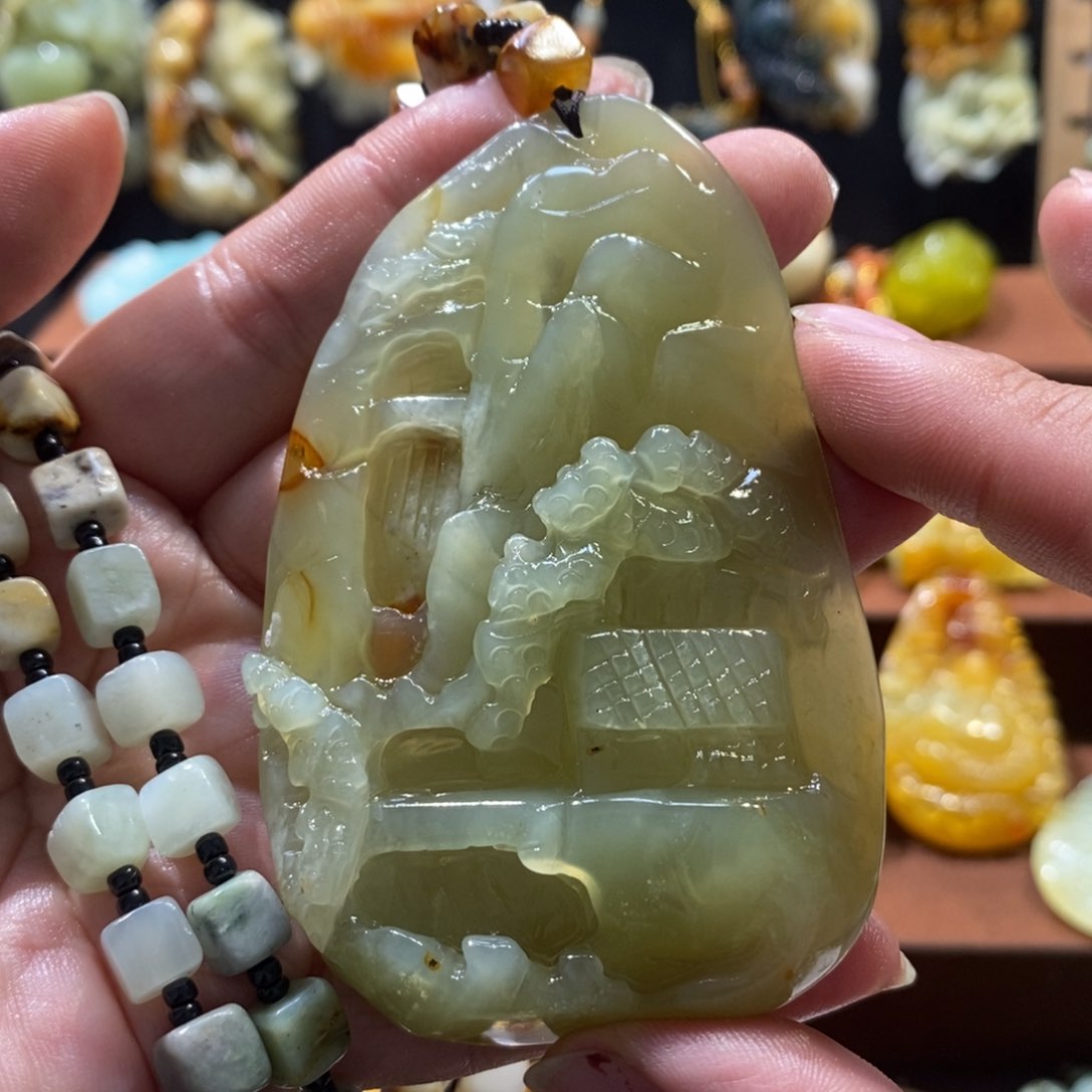 蛇纹石玉颈饰未镶嵌