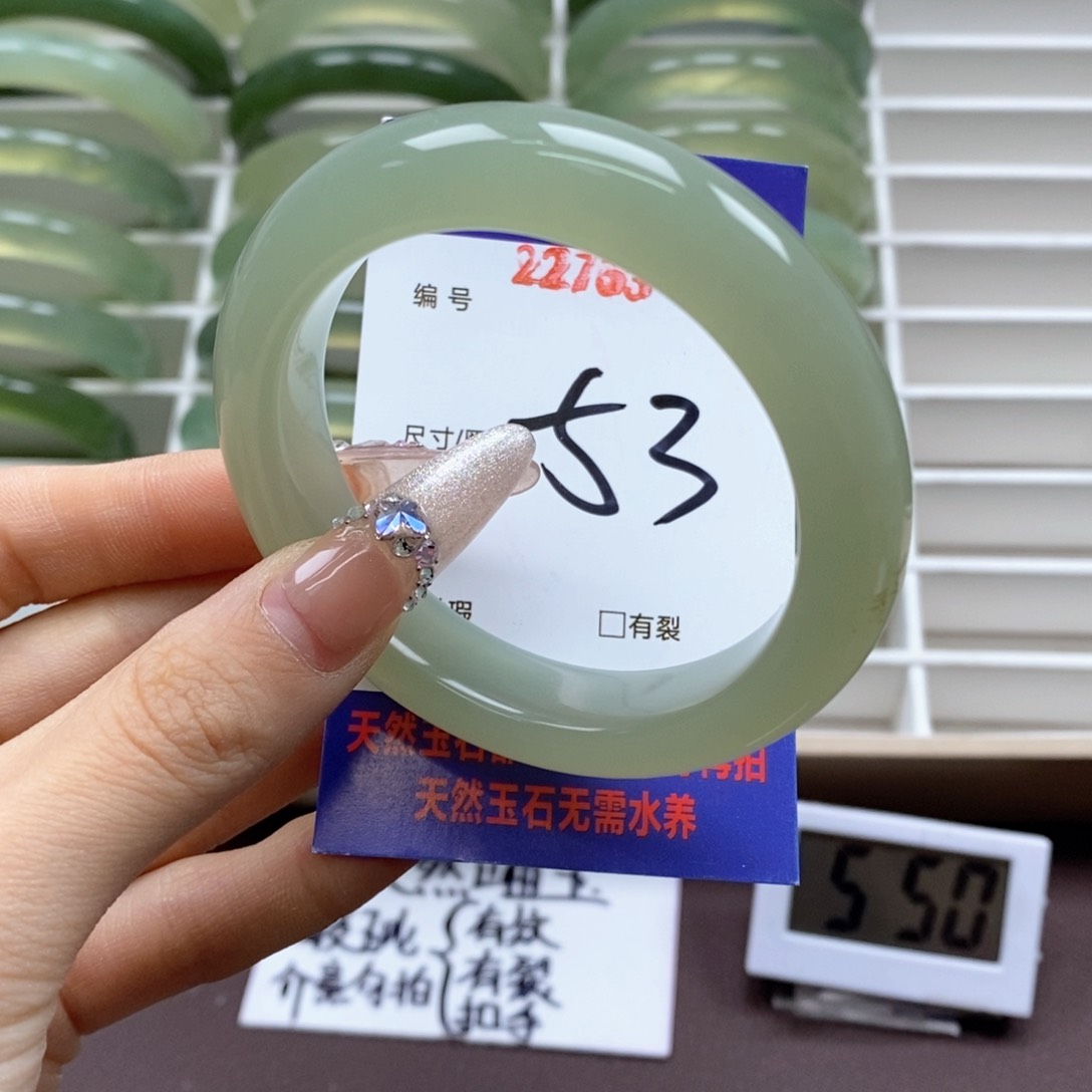 蛇纹石玉手镯未镶嵌