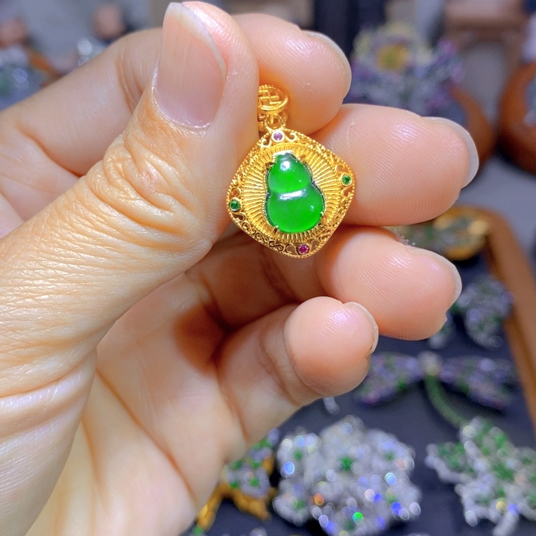 翡翠颈饰银S925镶嵌天然翡翠