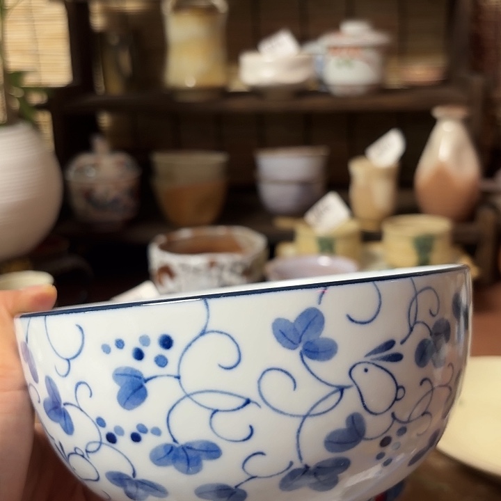 瓷片喵喵笑哈哈笑而不言