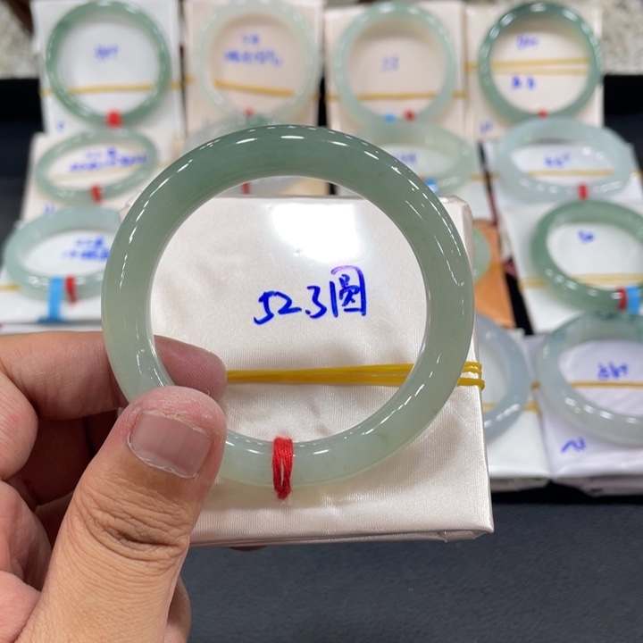 翡翠手镯未镶嵌缅甸翡翠