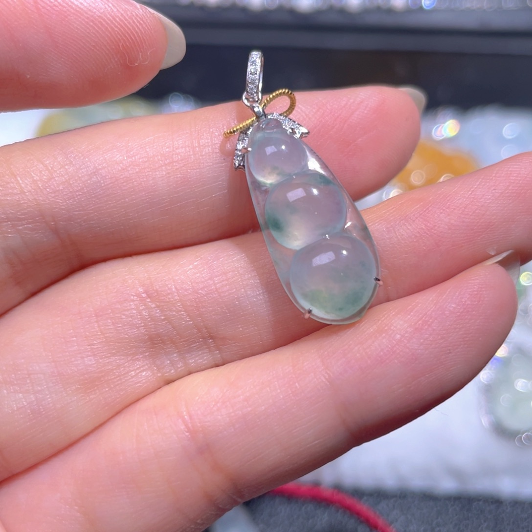 颈饰18K金镶嵌翡翠翡翠