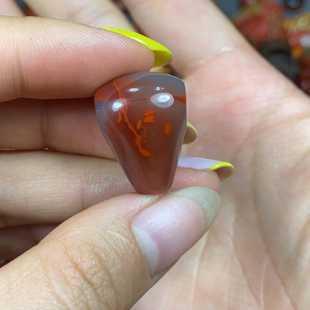 南红玛瑙三通未镶嵌青***伟