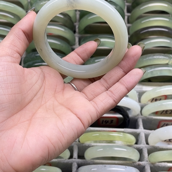 蛇纹石玉未镶嵌手镯153