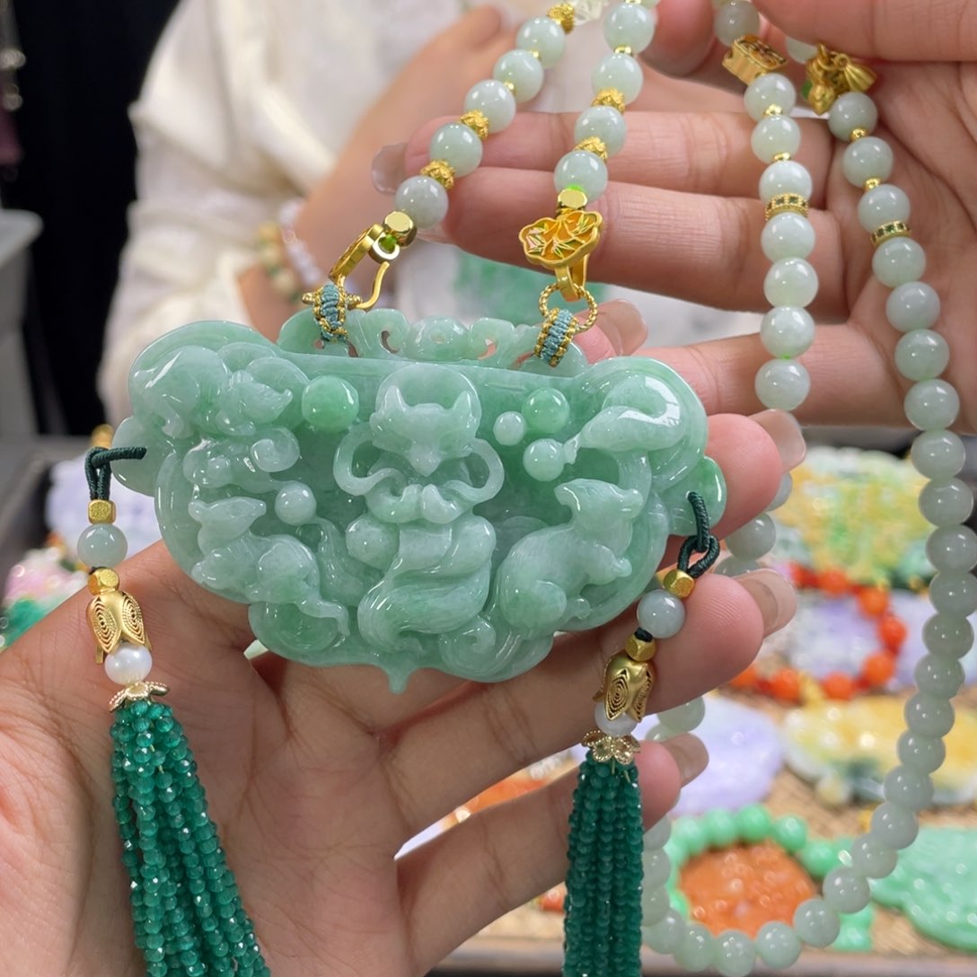 翡翠颈饰未镶嵌代编织