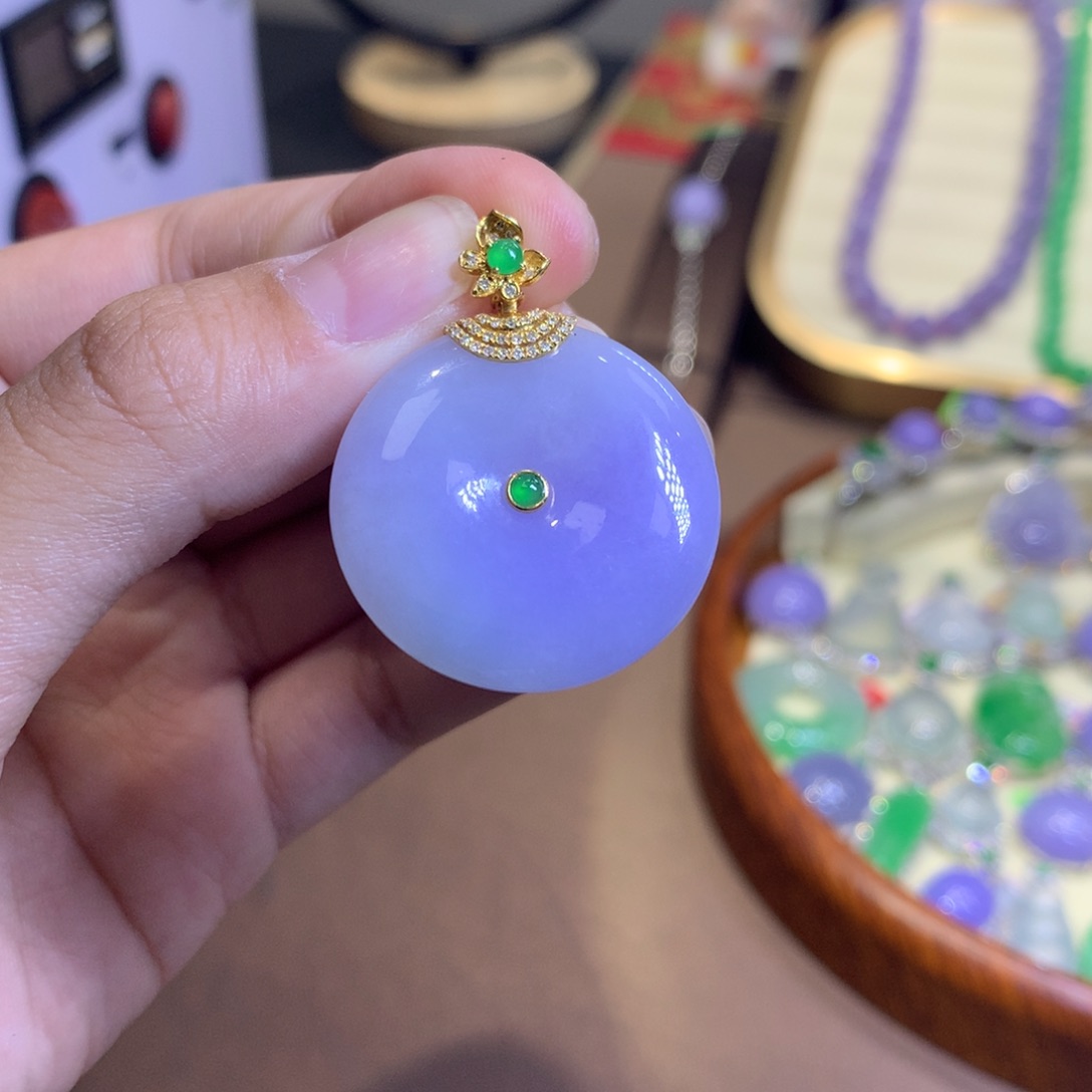 翡翠18K金镶嵌颈饰翡翠