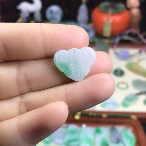 翡翠颈饰未镶嵌如意