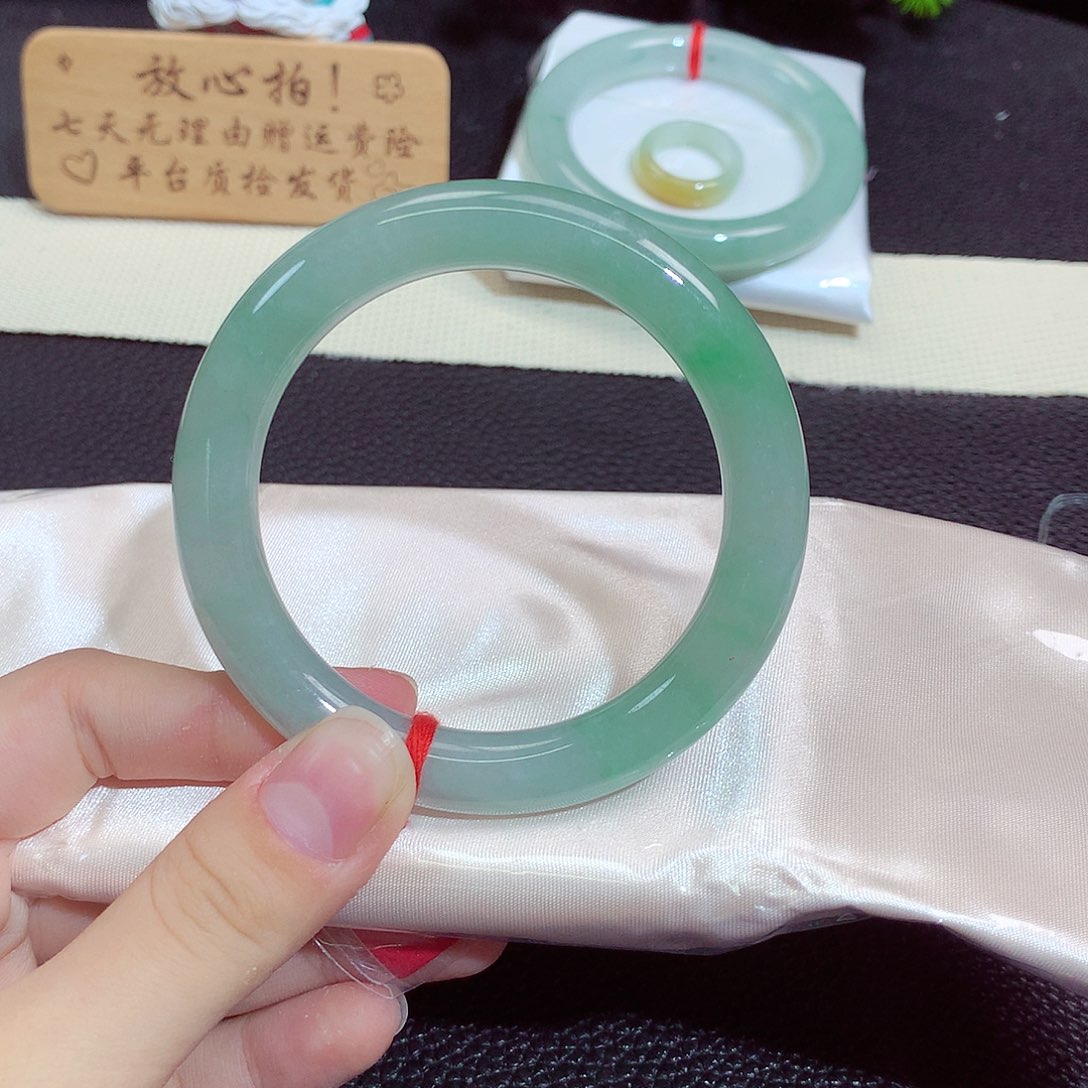 翡翠未镶嵌手镯3116